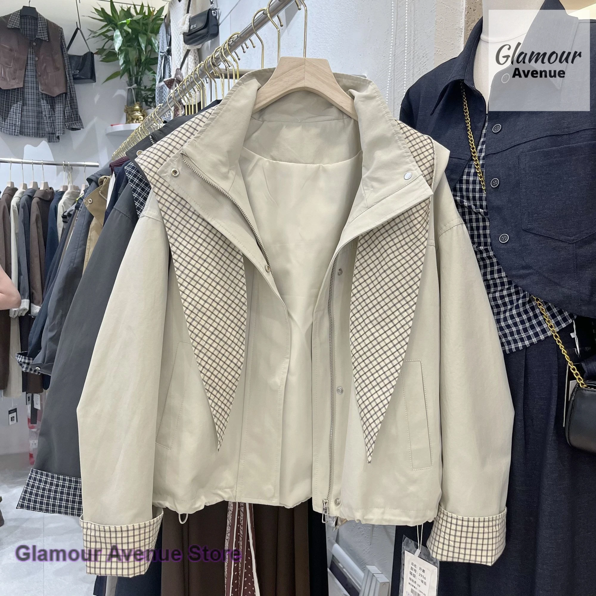 

Korean fashion plaid stitching hooded short windbreaker coat women's spring and autumn new temperament Joker loose slim top.