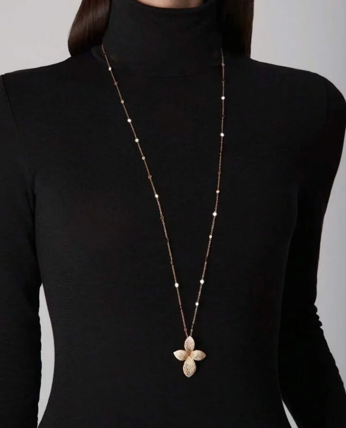 Popular flower necklace, niche, high-end, full diamond sweater chain, fashionable and versatile accessory necklace
