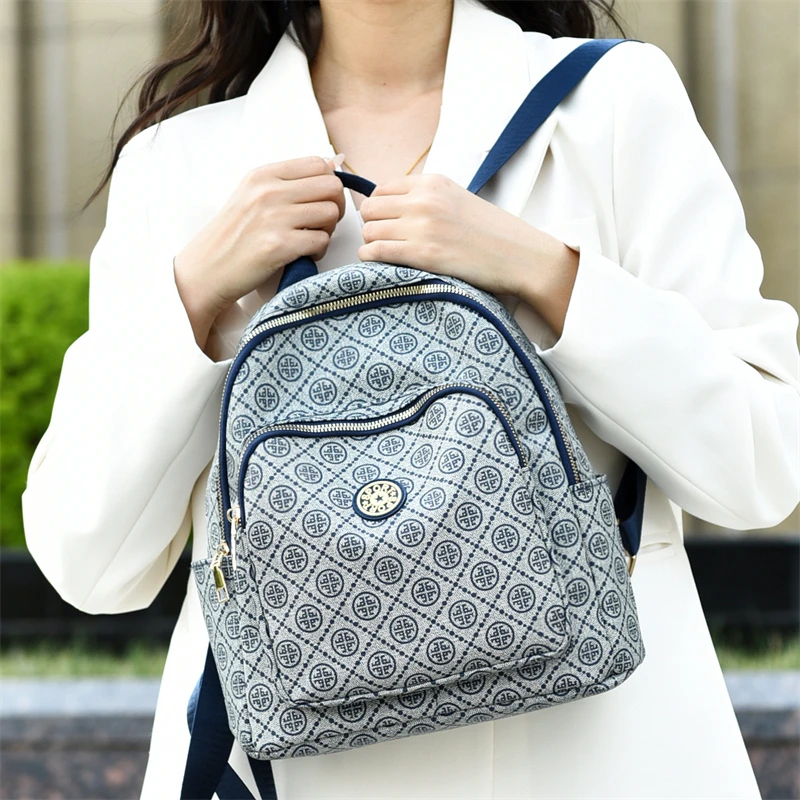 Mochila criativa para mulheres, 2025 novo estilo, elegante, leve, mochila escolar de monograma retrô de viagem, mochila casual feminina