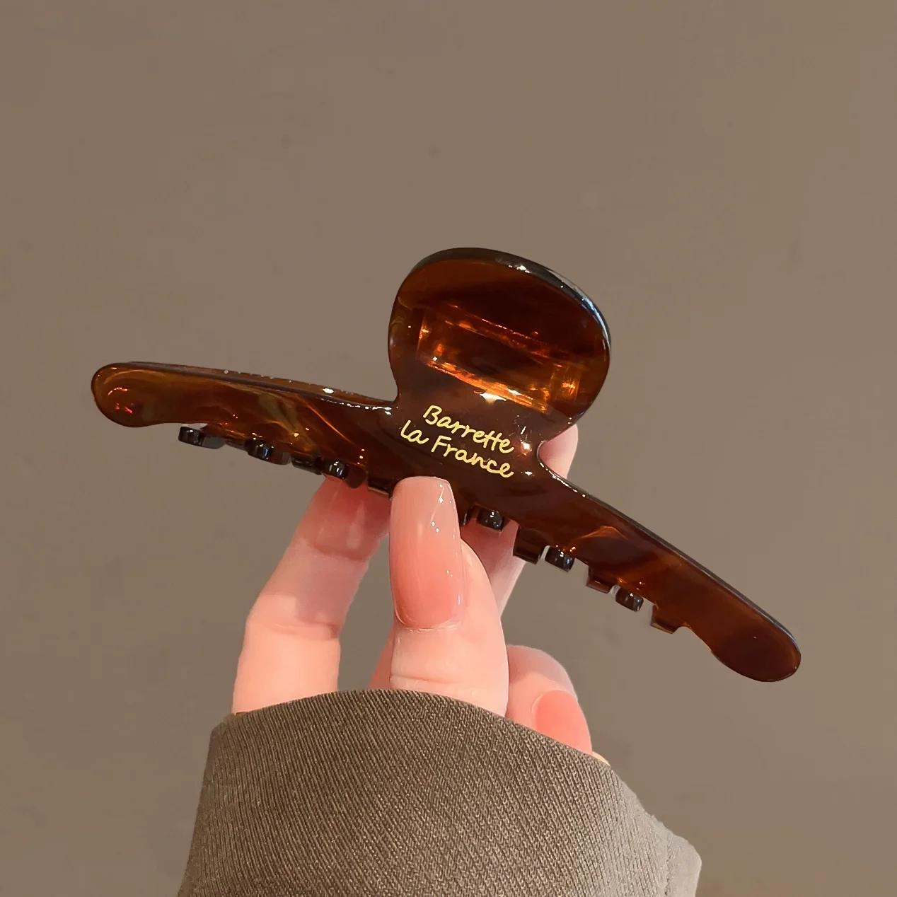 Рисунок 6 - Женские ацетатные леопардовые когти для волос