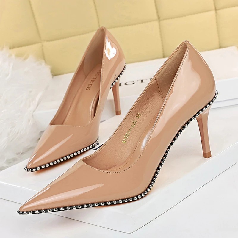 2022 Brand Women 8cm White High Heels Rivets Pumps Office Lady Patent Leather Stiletto Green Heels Scarpins Valentine Prom Shoes