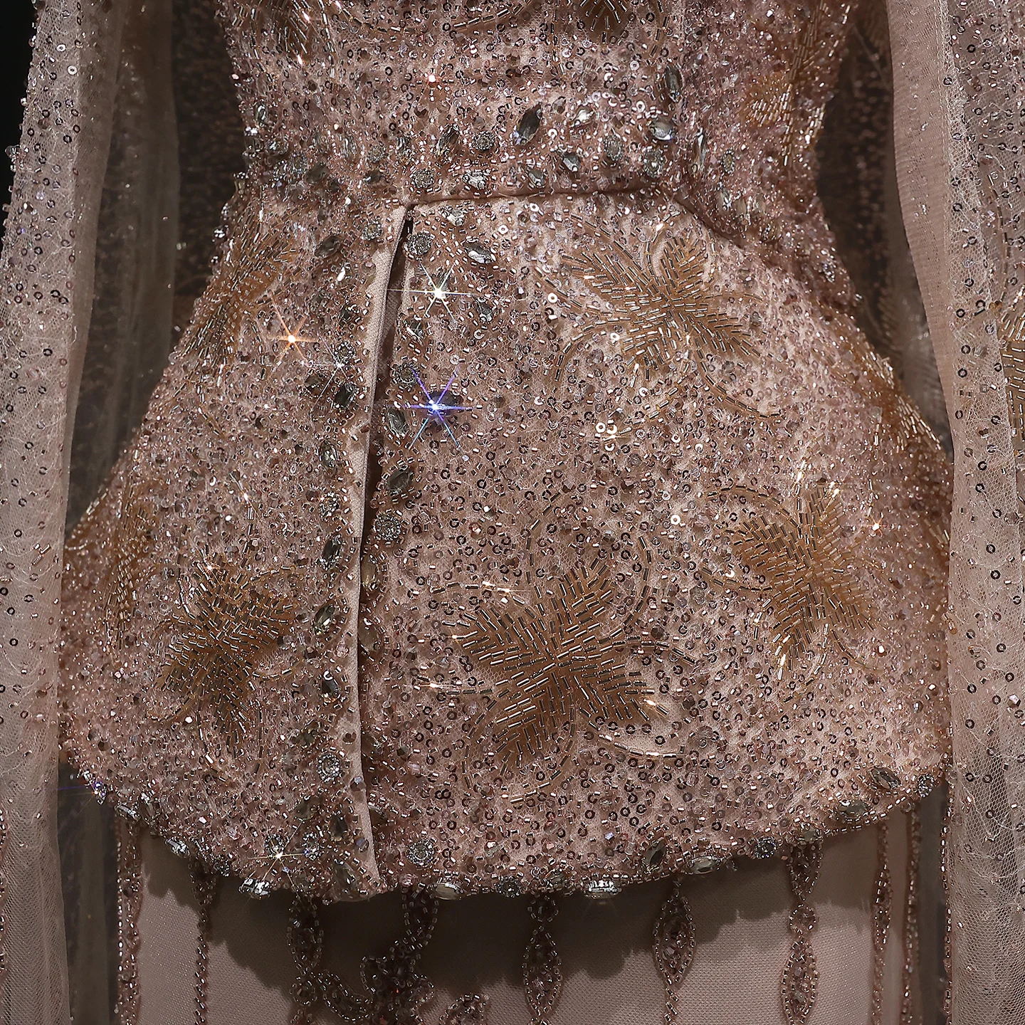Sharon Said Dubai Luxuriöses Silbernes, Stark Perlenbesticktes Meerjungfrauen-Abendkleid mit Cape-Ärmeln, Arabisches Damen-Formelles Partykleid SS531 Maßanfertigung – Detail 14