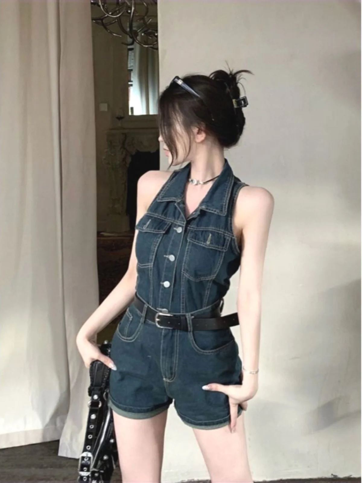 Macacão Jeans Retrô Feminino de Cintura Alta com Calça Curta e Saia - Roupa de Verão da Moda com Design Hot Pepper Girl