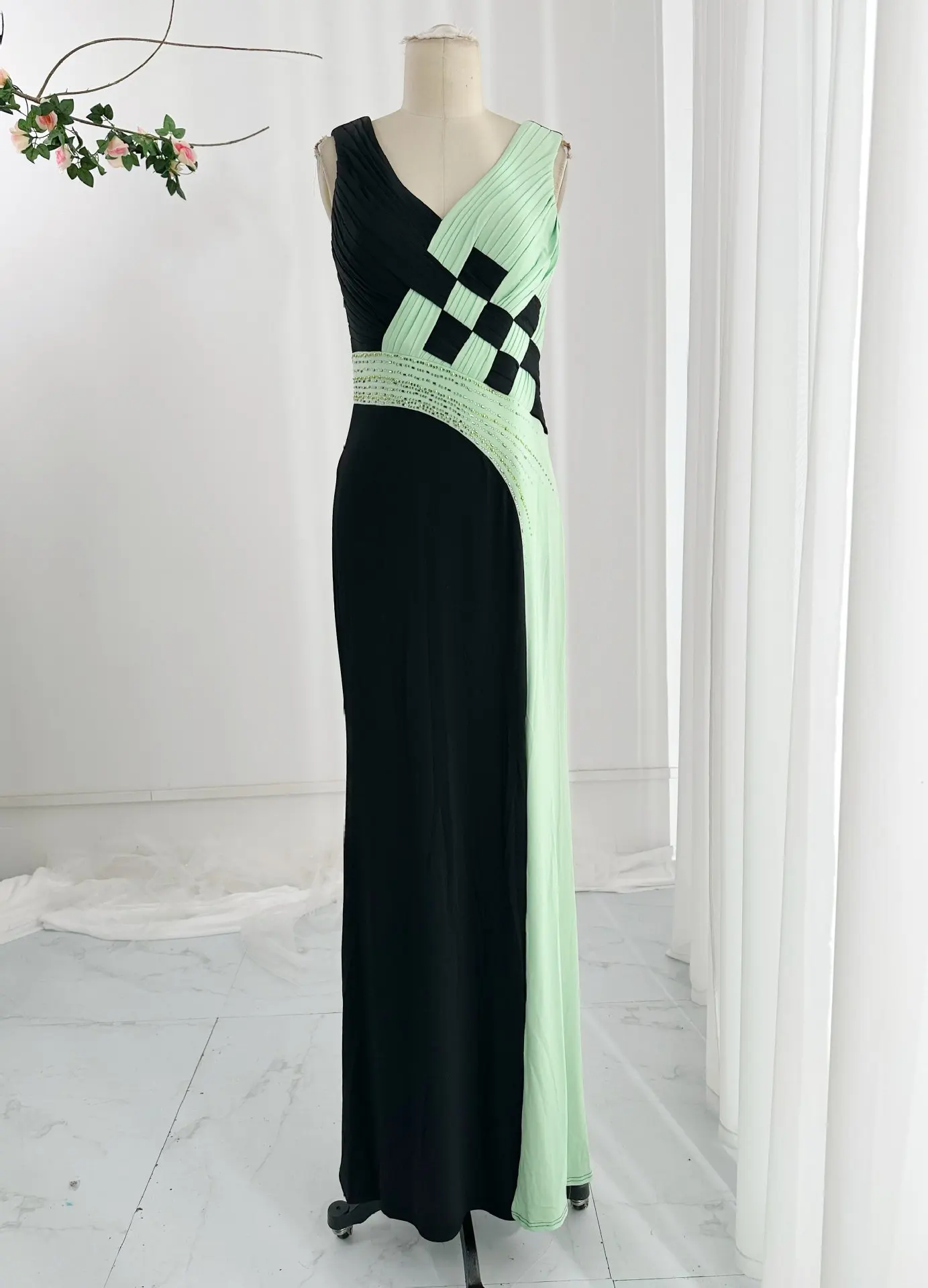 Black Fashion V -Line Collarless Splicing Color Slim Mermaid Banquet Evening Dress Skirt M2176