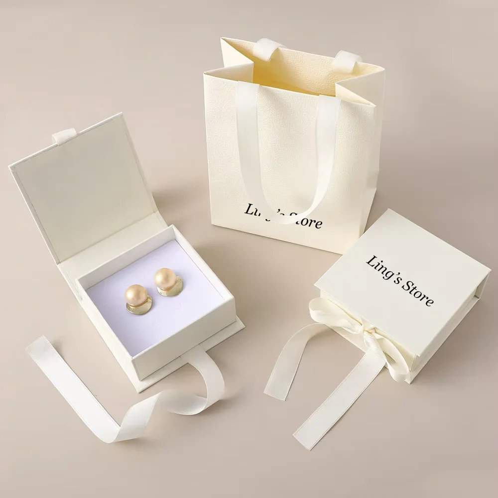 

Personalized Logo 9.5x9.5x3.5cm Texture Paper Flap Box With Ribbon Packaging For Ring Earrings Studs Necklace Bracelet Pouch
