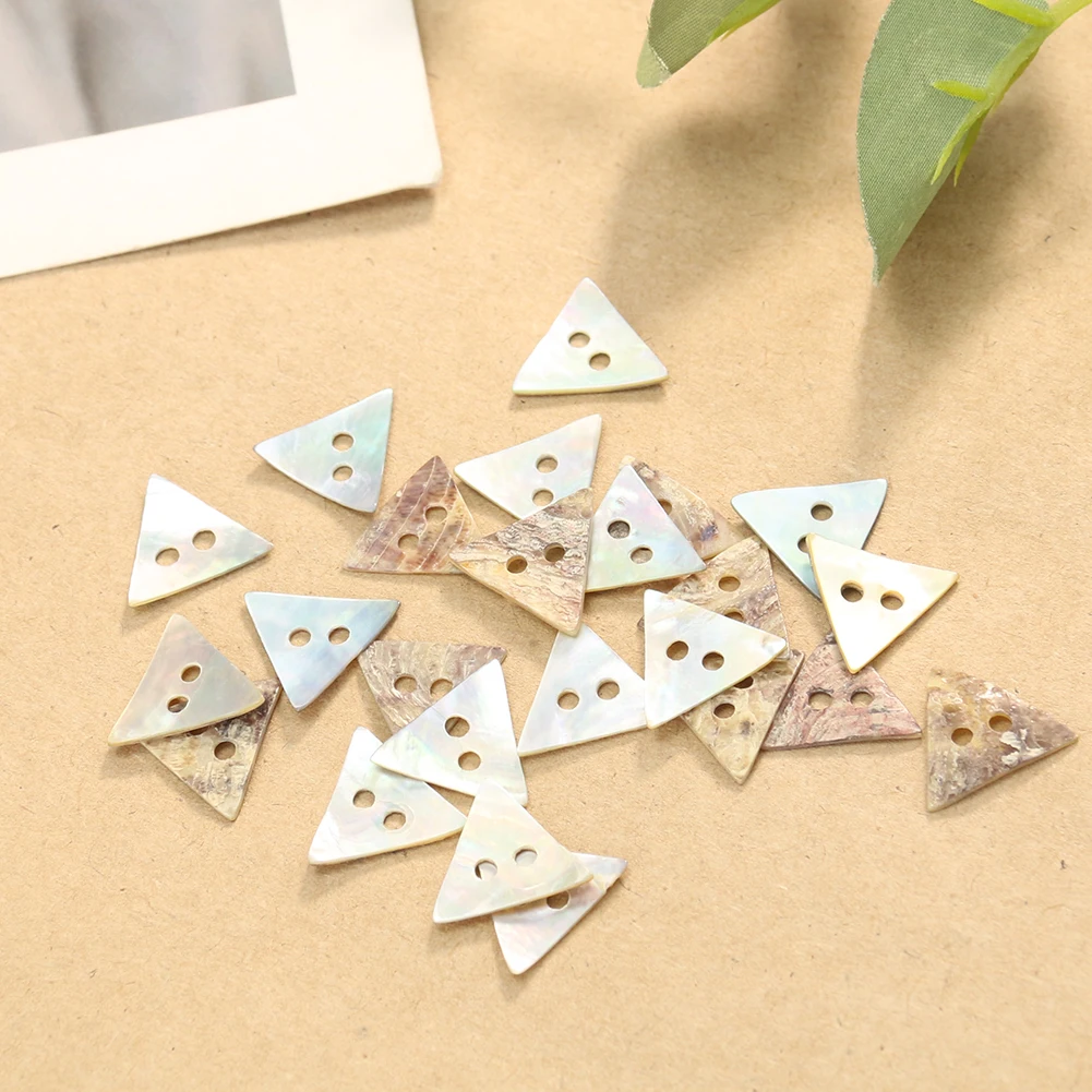 Muy bien 10db 15mm Természetes Sportalsó Összevarrás Szállodai küldönc 2holes Háromszög Szállodai küldönc kézműves Öltözés dekor DIY scrapbooking kiegészítők