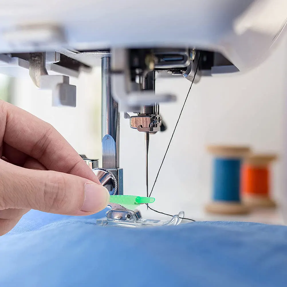 

100pcs Machine Needle Threader Plastic Threading Tool For Small Eye Needles Fish Shape Diy Sewing Supplies Sewing Accessories