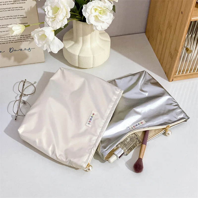 New Silver Shiny Square Clutch Cosmetic Bag Large Capacity Makeup Bag Pouch Travel Toiletries Skincare Organizer Make Up Kit