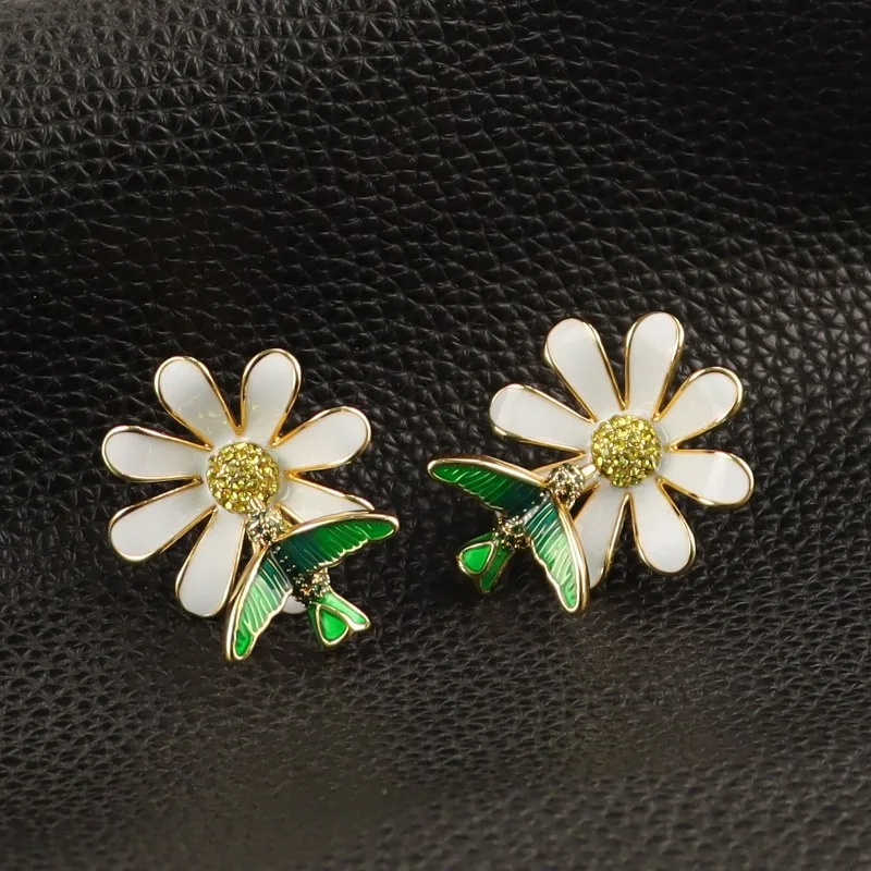 

European and American Trendy Enamel Bird Daisy Flower Earrings Small Fresh Design Green Bird Earrings Gold-plated Stud Earrings