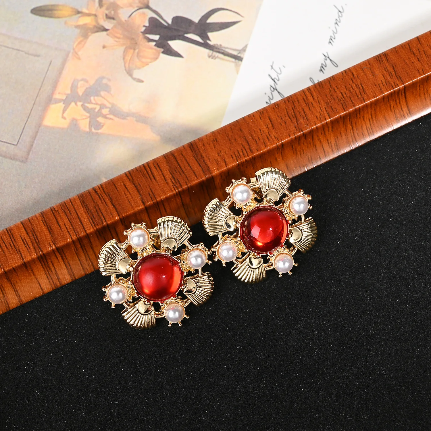 

2024 new Baroque pearl earrings commuter fashion retro handmade original earrings female free delivery