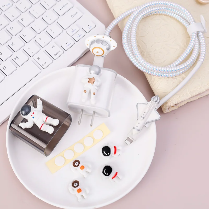 Adorable Cartoon Astronaut Charger Case for Apple Iphone 18/20W Power Adapter Spiral Data Cable Saver Protector for Iphone 14 13