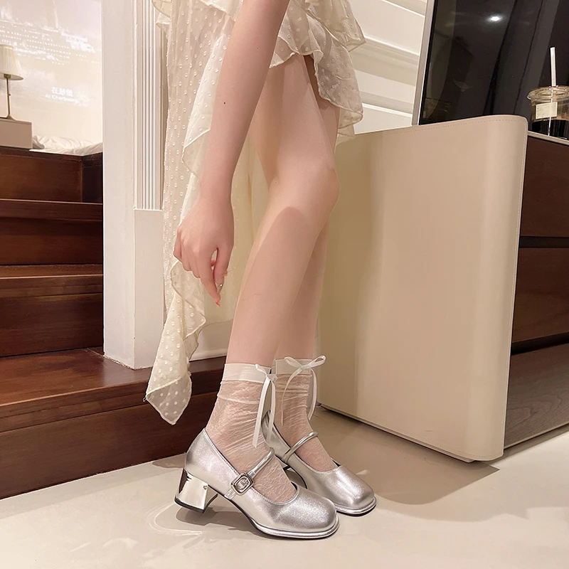 أحذية نسائية أنيقة وعالية الجودة بكعب عالي 2025 للربيع والخريف نمط جديد بمقدمة مربعة وكعب سميك للنساء