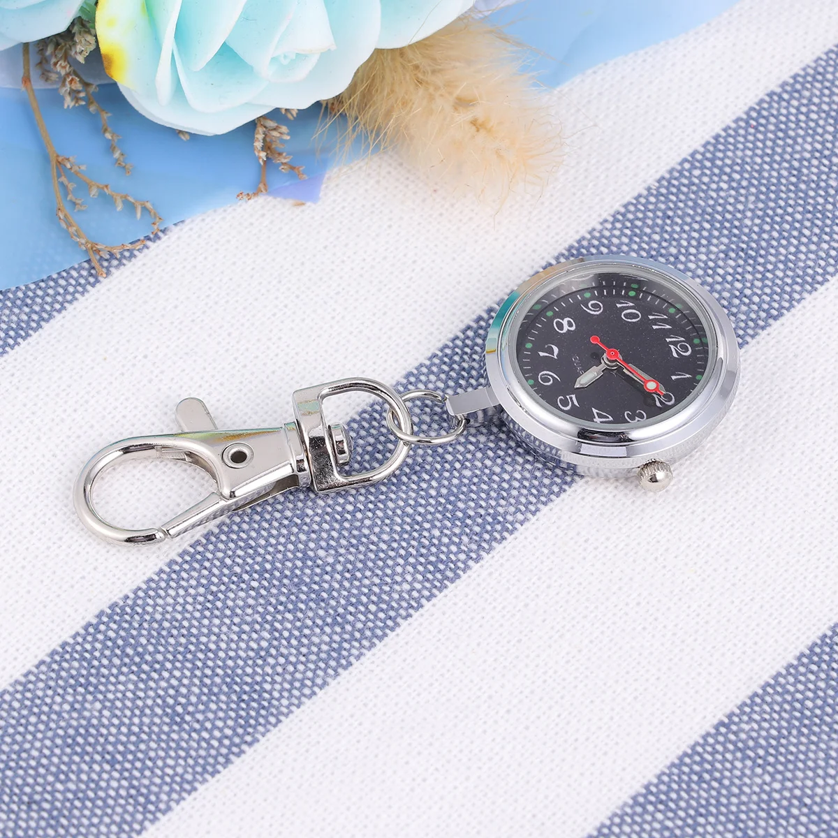 Reloj de bolsillo con esfera grande, diseño clásico de llavero de cuarzo, marcadores luminosos, lectura de tiempo precisa, portátil para hombres y mujeres, negro