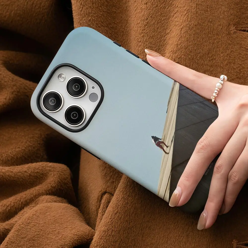 ダニエル・シーザー iPhone 17 16 15 14 13 12 Pro Max Plus用 光沢HD二層液体バックフィルムハードシェルケース