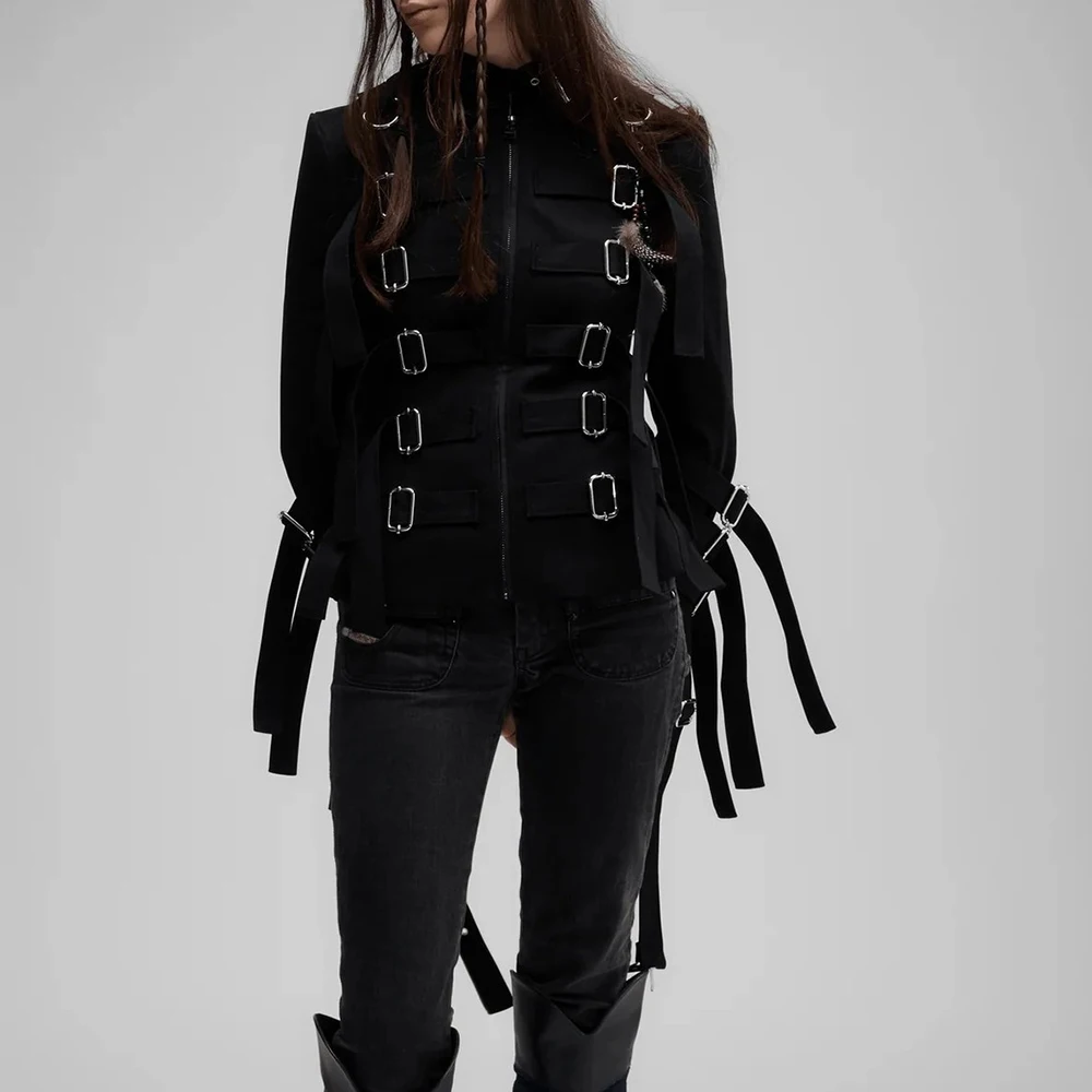 Herbst- und Winterjacke im neuen Gothic-Stil mit Metallschnallen-Design, Y2K, dunkel, schmal geschnitten – Detail 1