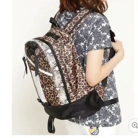 

Рюкзак для гольфа Light Luxury Leopard – вместительный унисекс-рюкзак для одежды, модный и просторный.