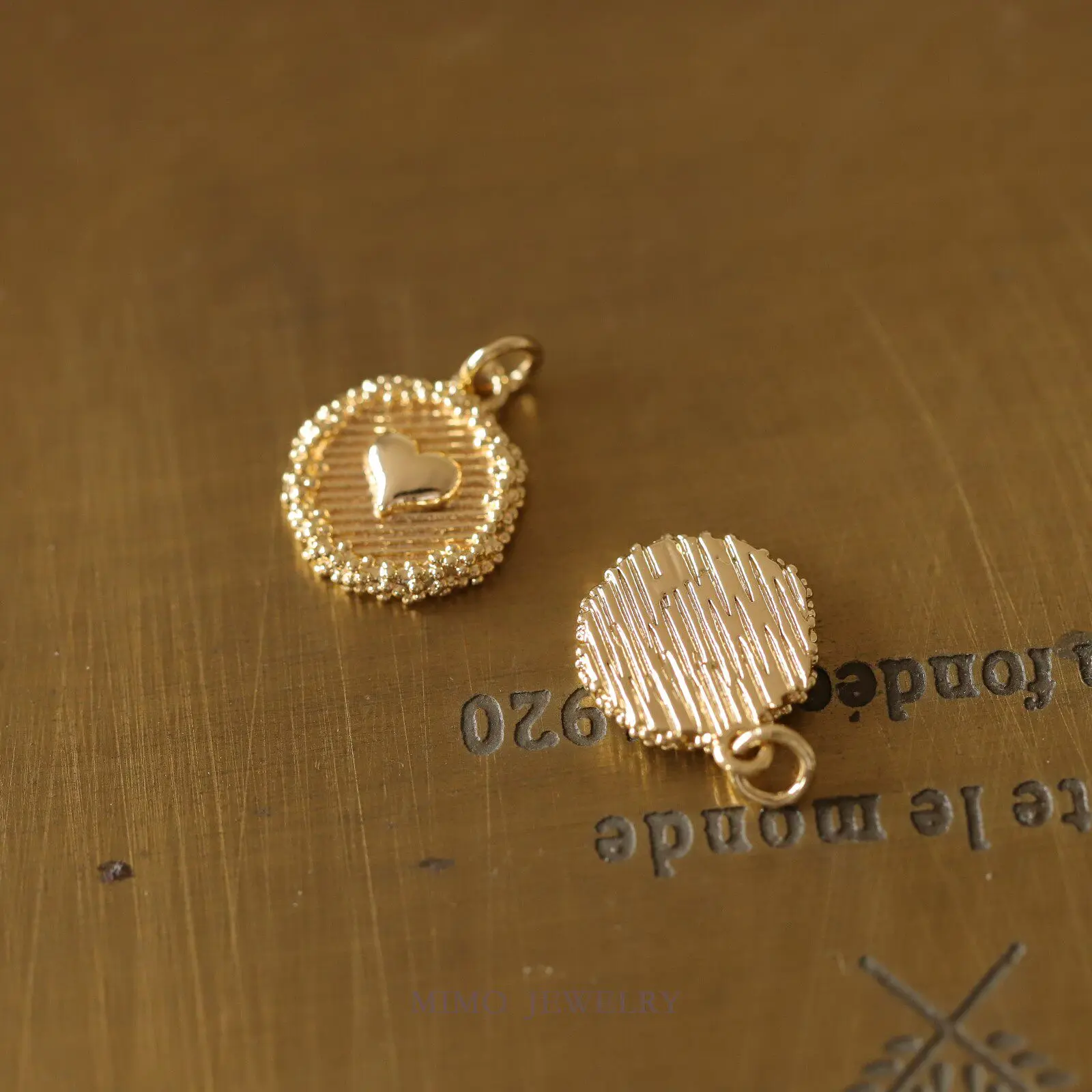 Copper Plated Gold Simple Small Fresh Love Texture Round Pendant Charms For Jewelry Making DIY Bracelet Accessories Findings