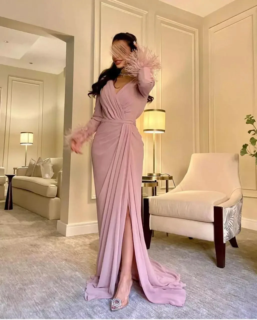 

Pink V-neck Prom Dresses A-line Satin Party Gowns Feather Pleated Evening Dresses Floor Length Full Sleeves Saudi Arabia 2024