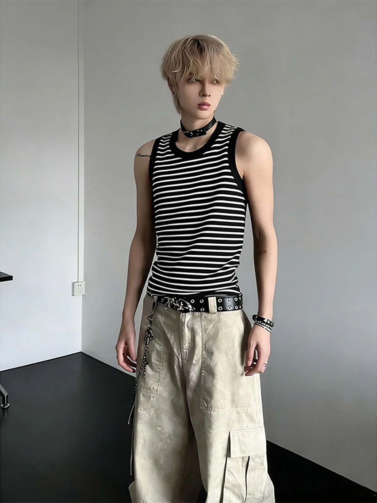 Retro Sport Black White Stripes Vest Men's Commute Cleanfit Basketball Fitness Sleeveless T-Shirt Shoulder Pad Handsome