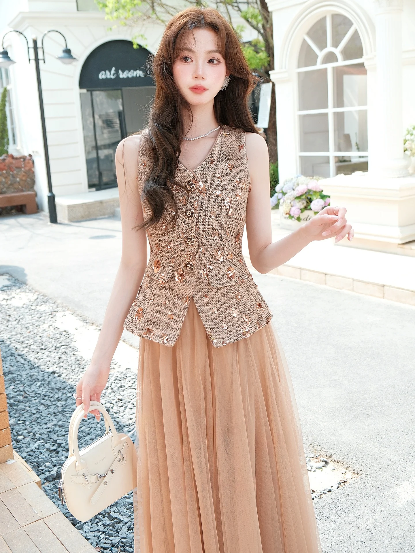 

Летний модный комплект: топ с V-образным вырезом и юбка, женский повседневный французский стиль, без рукавов, универсальный размер, летний комплект