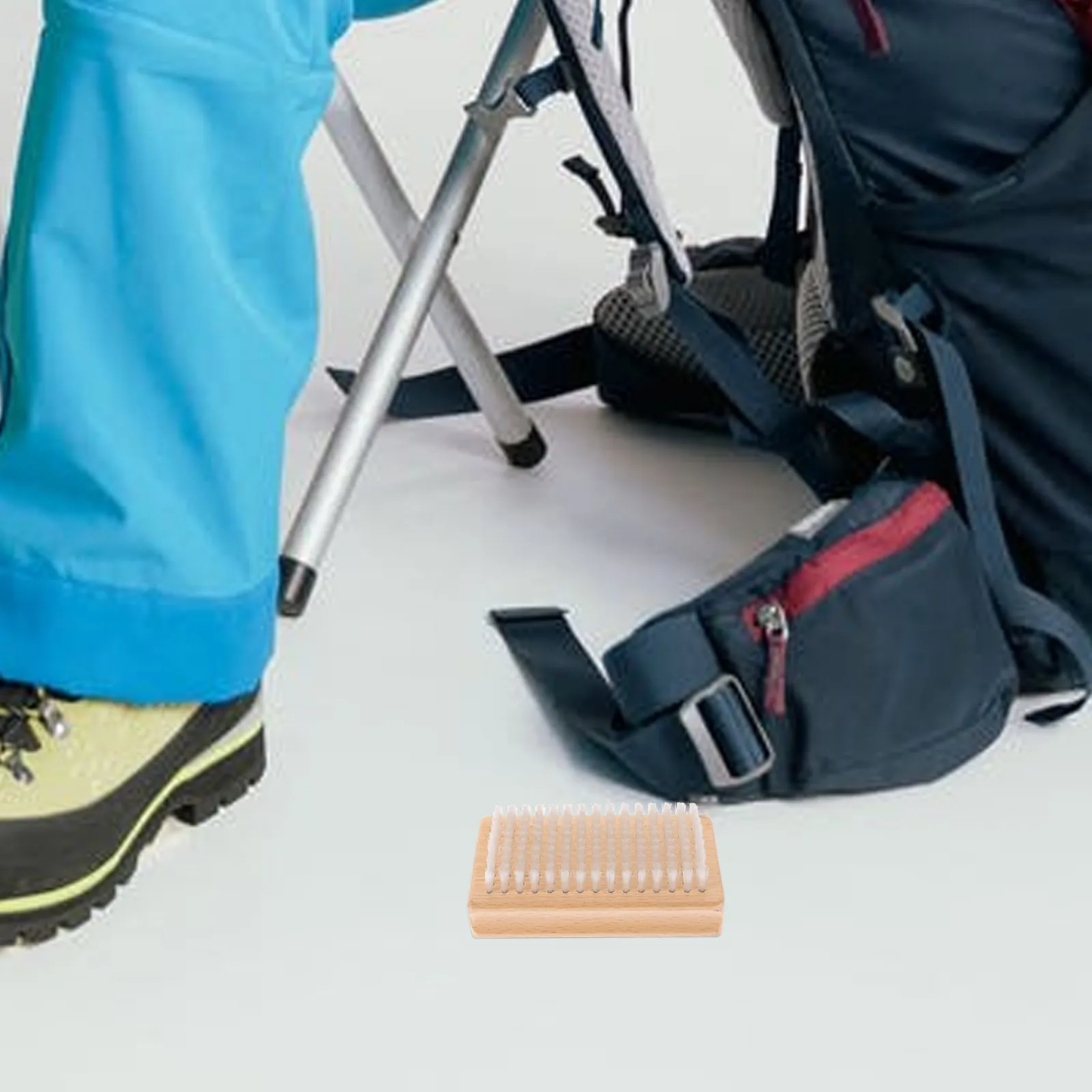 

Compact Skiing Board Cleaning Brush Wooden Handle Nylon Wire Bristles Ideal for Snowboard Skateboard Sliding Plate Wax Removal