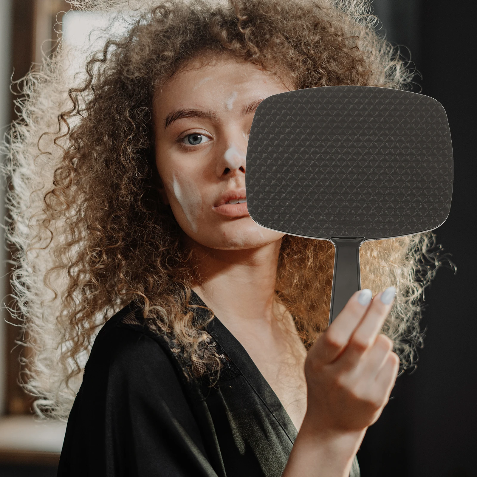 

2Pcs Women Handheld Mirror Compact Size Ergonomic Handle Design High Definition Portable Mirror for Travel