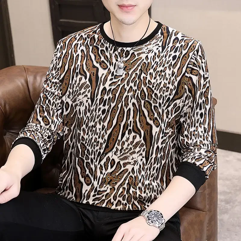 

Men's Autumn Winter New Velvet Crew Neck Hoodie Trendy Personality Long Sleeve T-Shirt Casual Pullover Base Layer