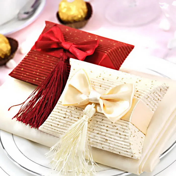 

Cute Tassel Paper Pillow favor Box Wedding Party Favour Gift Candy Boxes Chocolate Birthday Baby Shower Favor Packaging Red