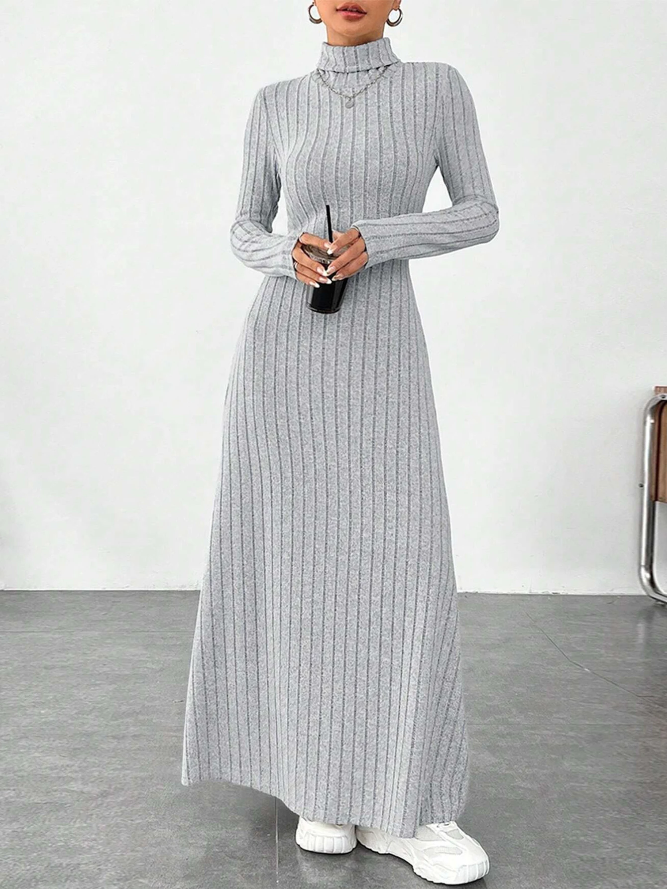 Casual Mid-Length A-Line Dress with Straight Sleeve and Round Neckline Body-Fitting Design for Women