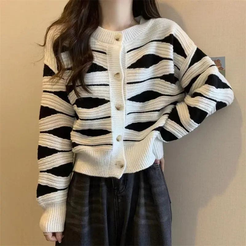 Women's Clothing Wave Cut Striped Sweaters Long Sleeve Autumn Winter Single-breasted Korean Casual Round Neck Knitted Jumpers