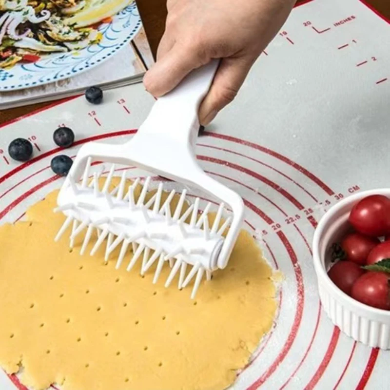 البلاستيك شعرية الأسطوانة القاطع قاطع العجائن البيتزا العجين دوكر كوكي فطيرة البيتزا المعجنات شعرية الأسطوانة القاطع ثقب الخبز لكمة