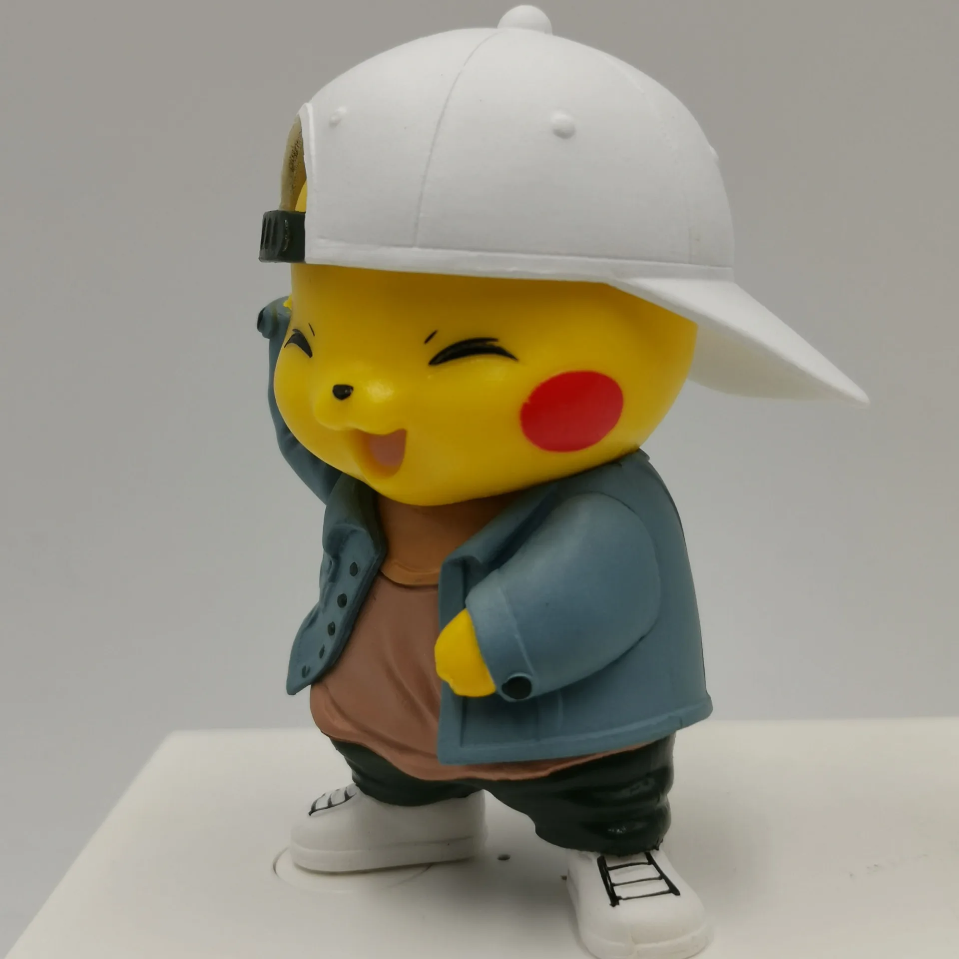 8CM Pokemon Pikachu seksowne Anime figurka Kawaii modne ciuchy Trend zabawki modele lalka wewnątrz wystrój samochodu ozdoby prezenty dla dzieci