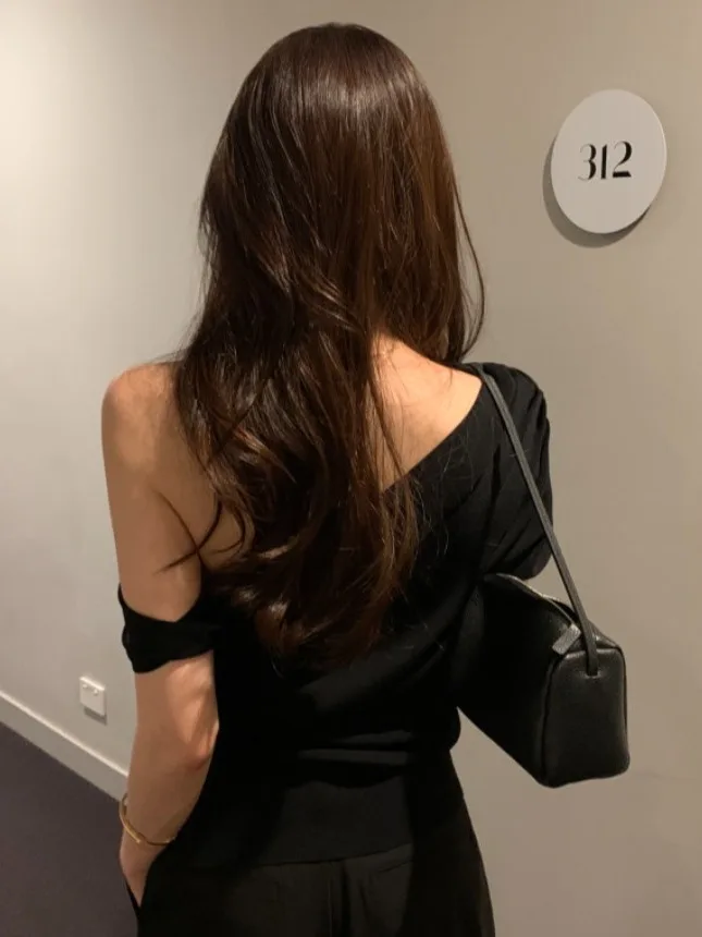 oulder Bared Asimmetrico Slim Fit irt per le donne Estate New Sle Sexy Personali Colletto inclinato Spacco laterale Top casual