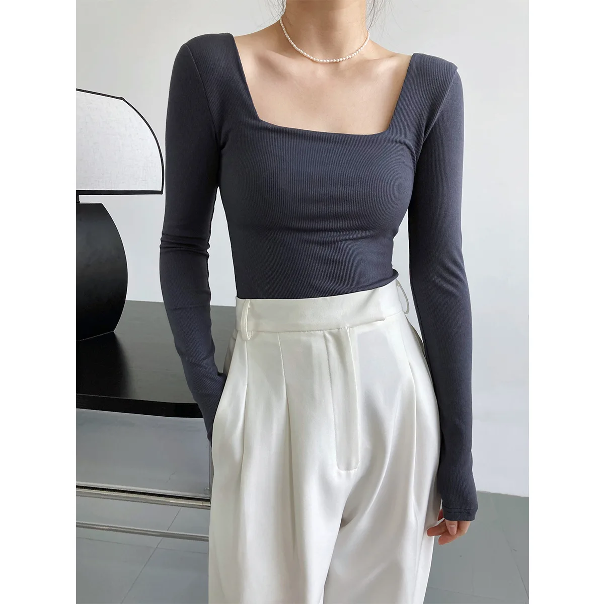 Long Sleeved Square Neck T-shirt for Women, Slim Fit and Slimming, Exposed Collarbone, Low Neck Short Top, Base Shirt