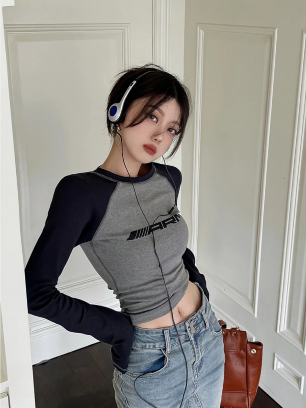 قميص نسائي بأكمام طويلة بتصميم أمريكي عتيق لربيع 2024، ضيق وقصير بخصر مرتفع، أنيق للارتداء الداخلي وللعمل #3