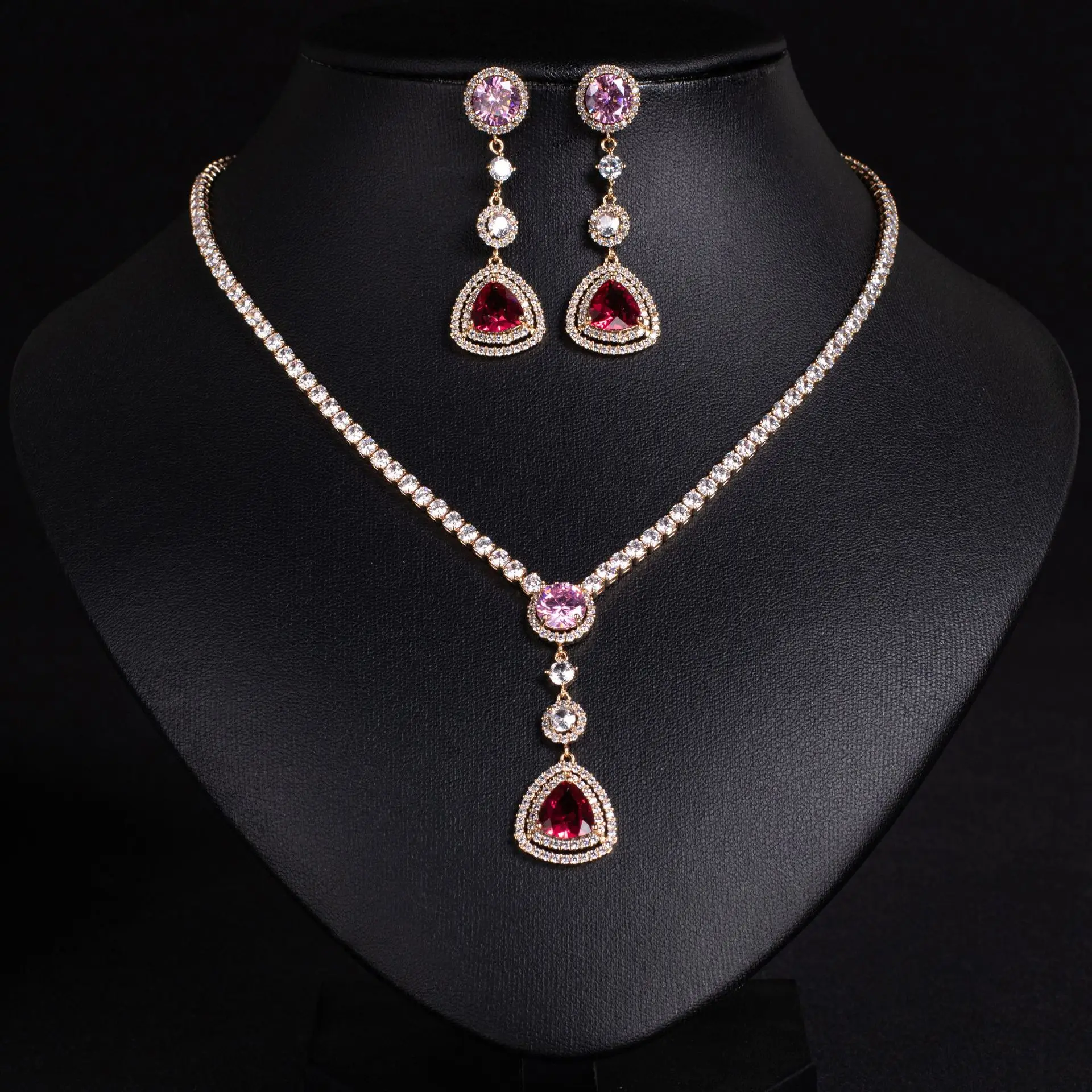 

European and American fashion personalized men's and women's necklaces triangular round pendant box chain geometric pendant neck