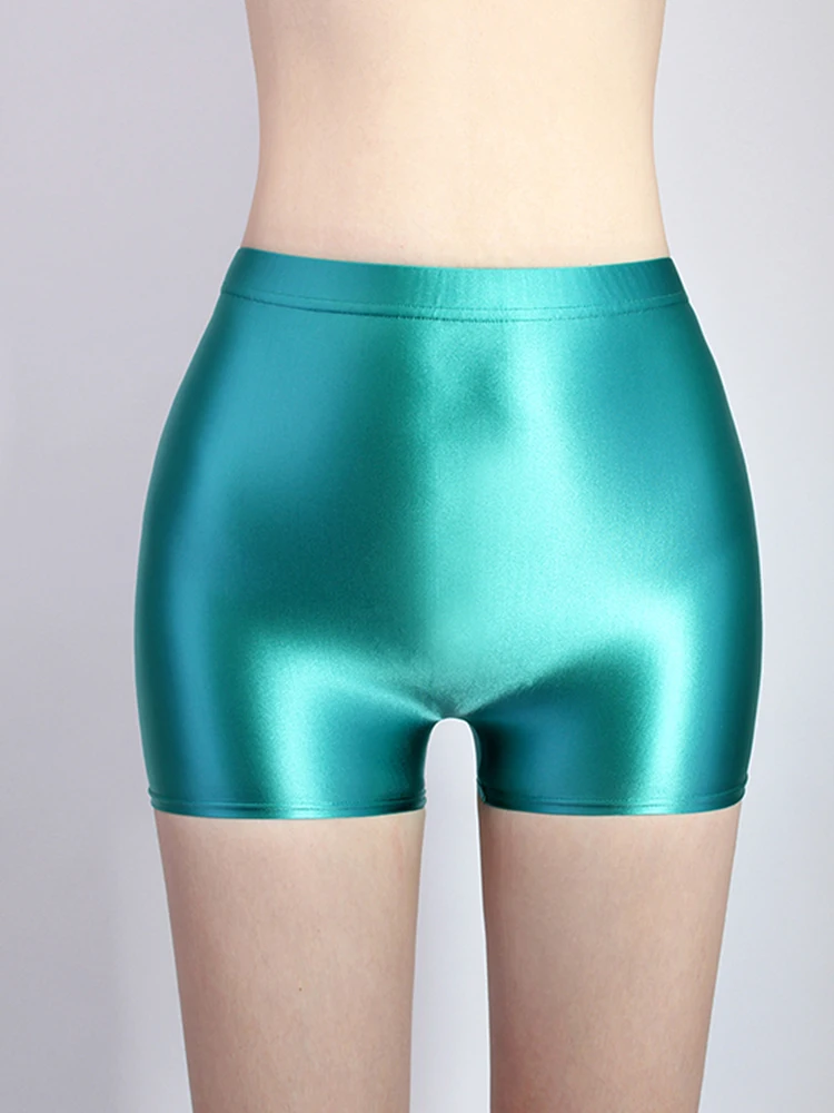 شورت بطبقة أساسية يمكن ارتداؤه من الداخل والخارج. بنطال نسائي رفيع للتخسيس وضيق من ثلاث طبقات