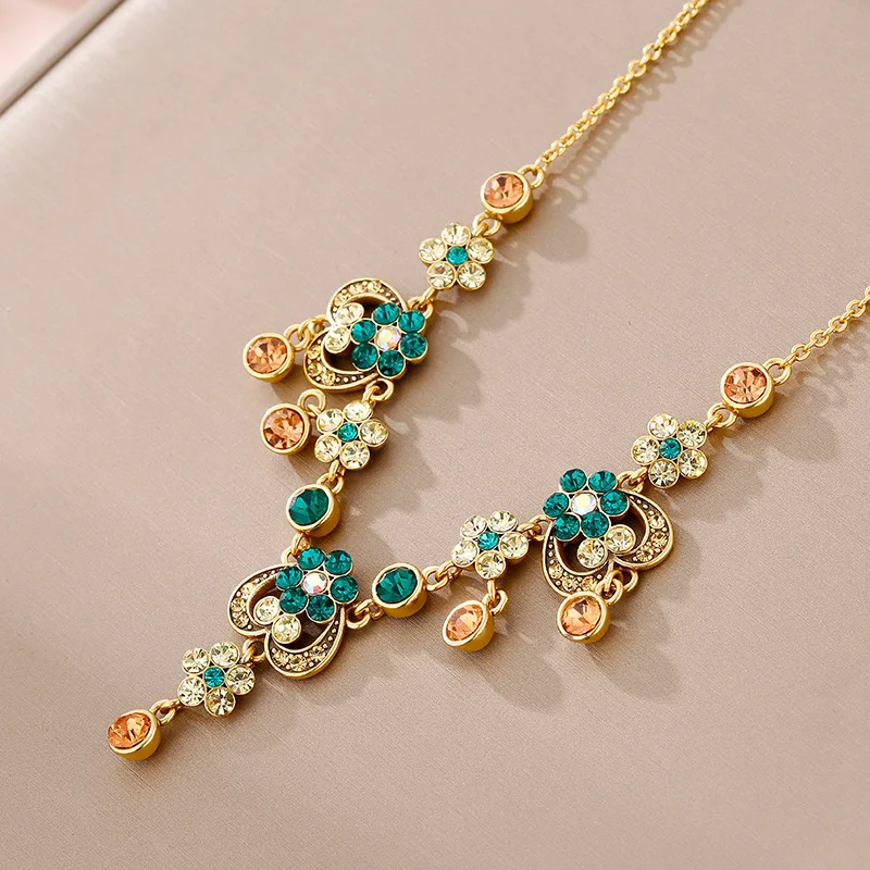 

Retro Gorgeous palace style new in green heart-shaped necklace for women trend tassel collar chain wedding jewelry gift