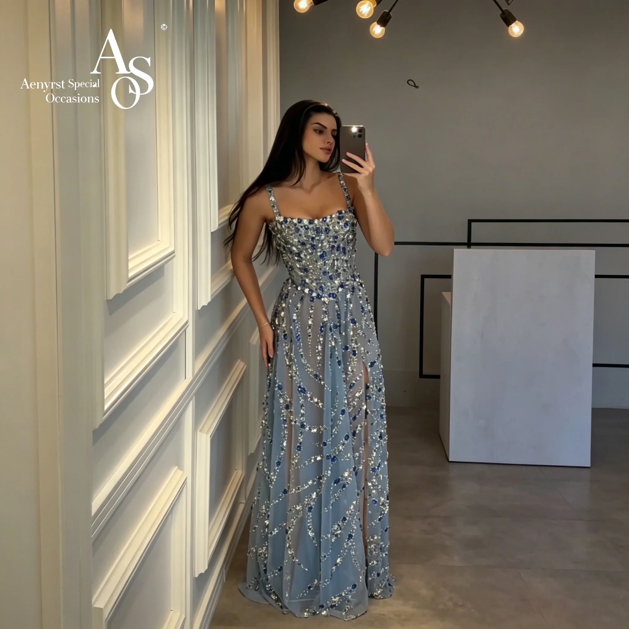 Quadratischer Ausschnitt, Spaghettiträger, staubblaues, silberperlenbesetztes Tüll-Abendkleid, Korsett-Oberteil, hoher Schlitz, Ballkleid für Hochzeitsgäste