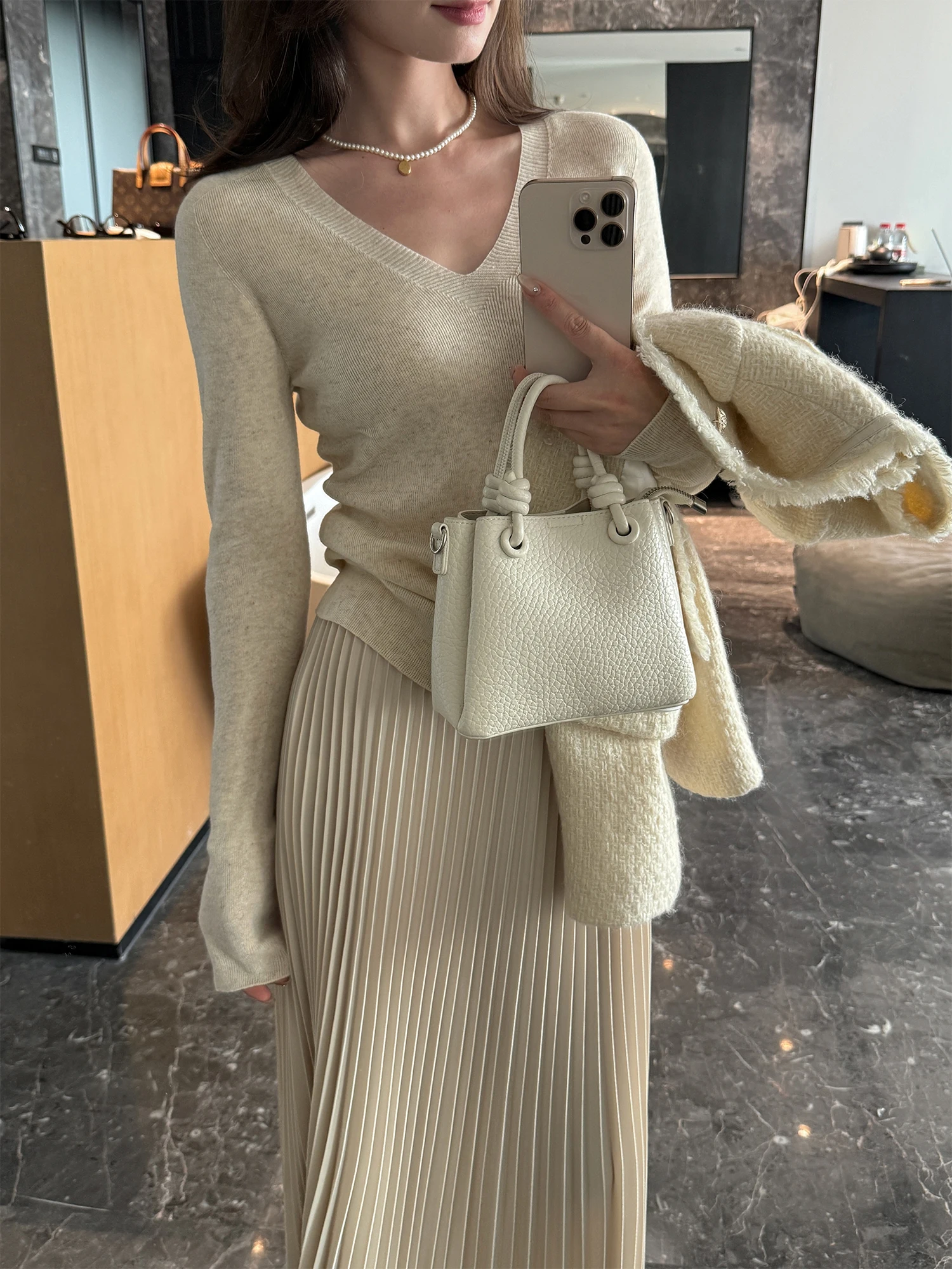 

Приталенный трикотажный топ с V-образным вырезом, длинный рукав, базовая модель, простой стиль, зимний, новинка, цветной, для молодых девушек