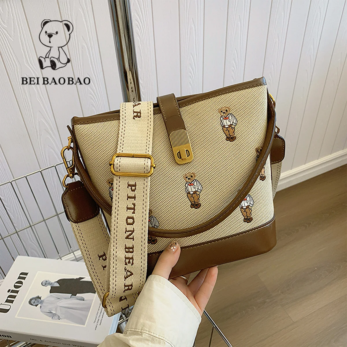 

Beibaobao 2024 Summer New Cartoon Bear Versatile Bucket Bag Leisure Beautiful Commuter Bag Work Bag Fashion Trendy Women's Bags