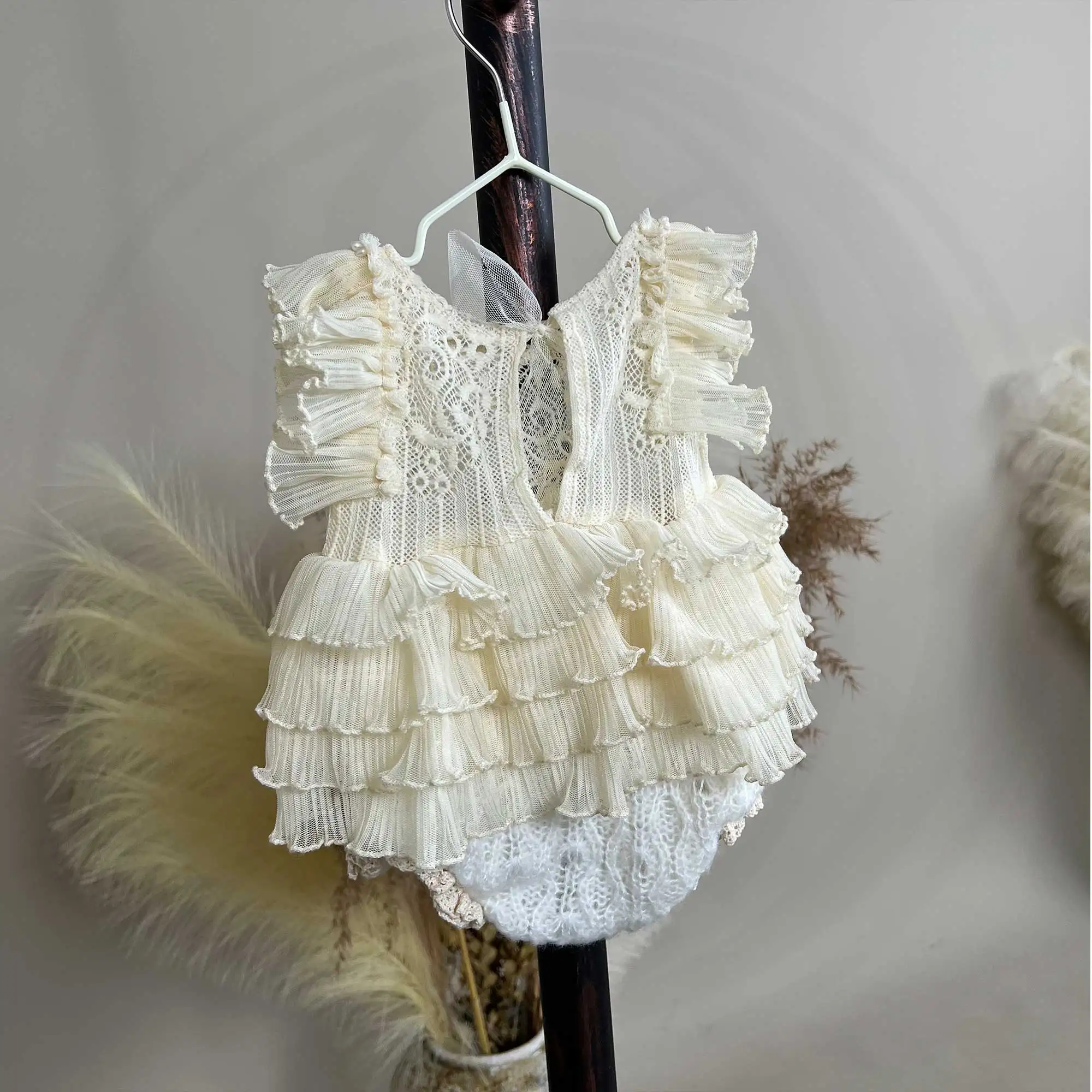 Don&Judy Newborn Baby Girl Romper 4-Tier Ruffle Lace Trim Bodysuit Long Sleeve Jumpsuit Cute Infant Princess Photography Outfit