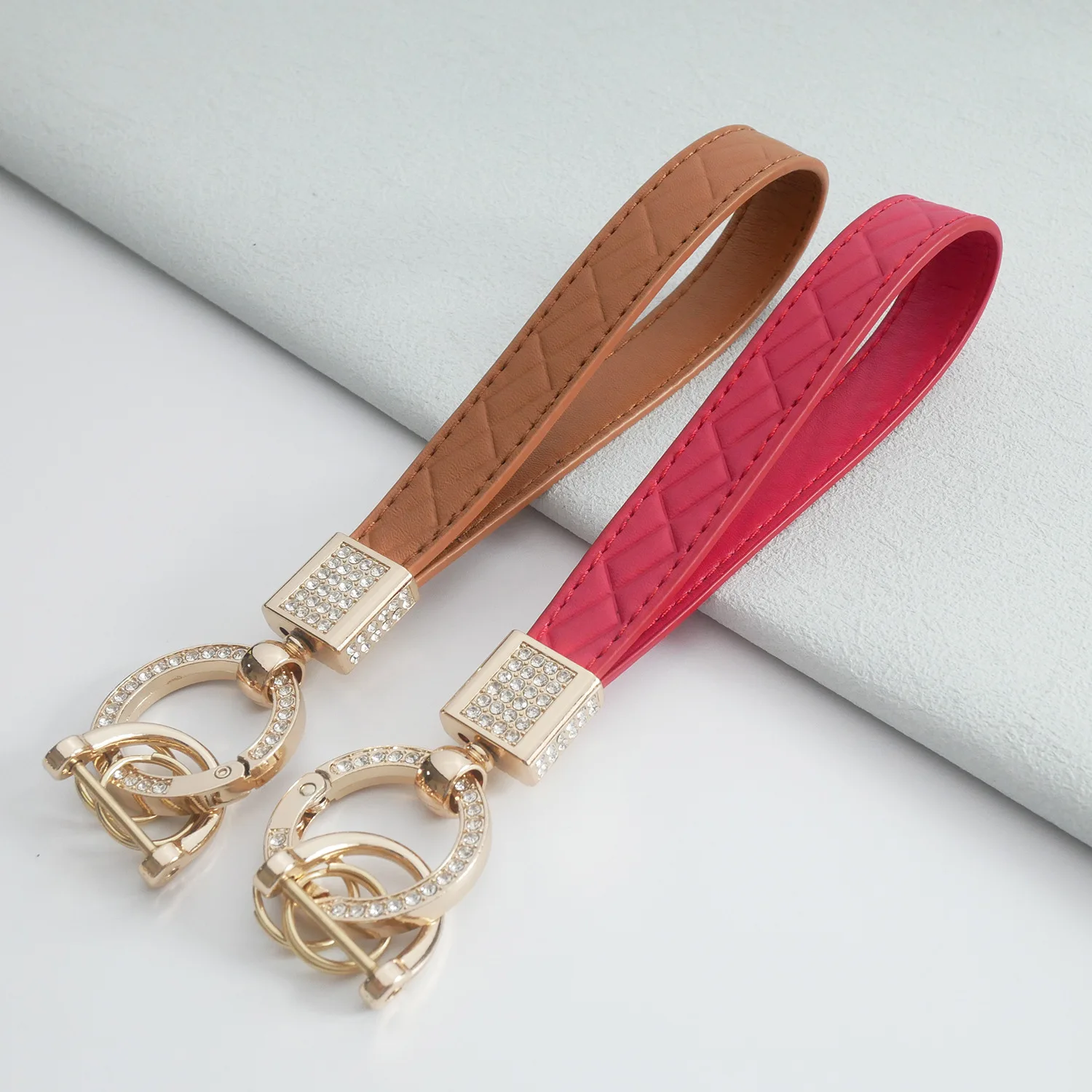 2024 Extended Leather Car Keychain Hanging Rope French Light Luxury Diamond Keychain Mobile Phone Bag Car Accessories