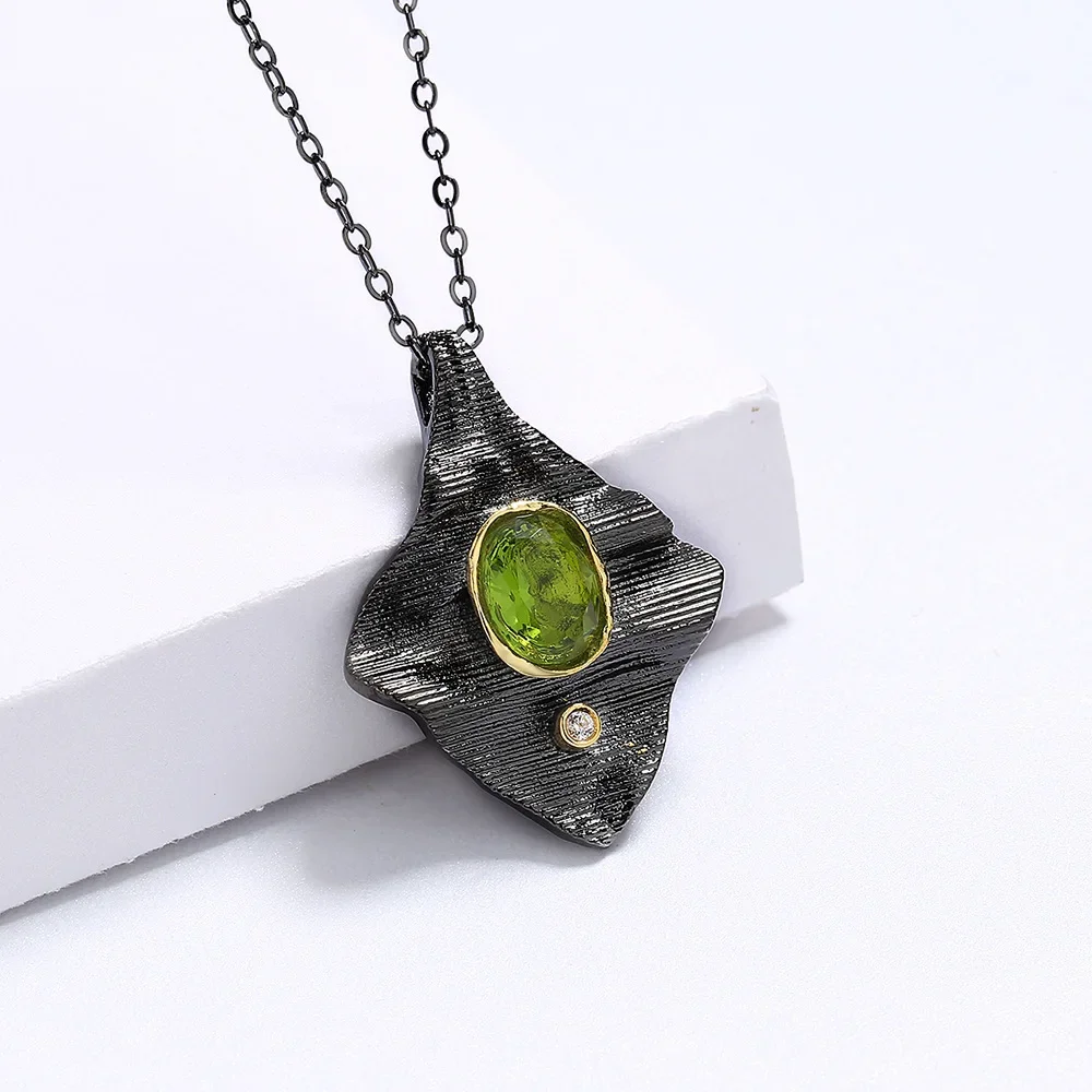 Classic Necklace for Women Creative Irregular Black Gold Two Tone Geometric Green Zircon Pendant Women Sweater Chain