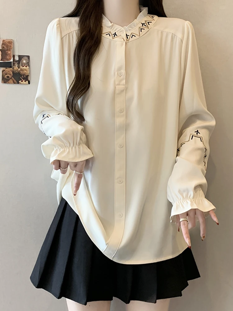 

Женская блузка с тяжелой вышивкой и длинными рукавами, весенняя модная модель, приталенный крой, французский стиль, воротник-стойка, на пуговицах, повседневный топ