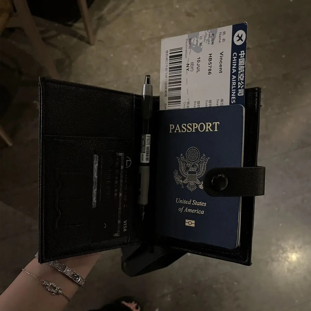 مرحبا كيتي حامل جواز السفر موضة حساسة الجلود معرف حقيبة التخزين الجديدة المحمولة عالية السعة الأصالة حامل بطاقة الهدايا