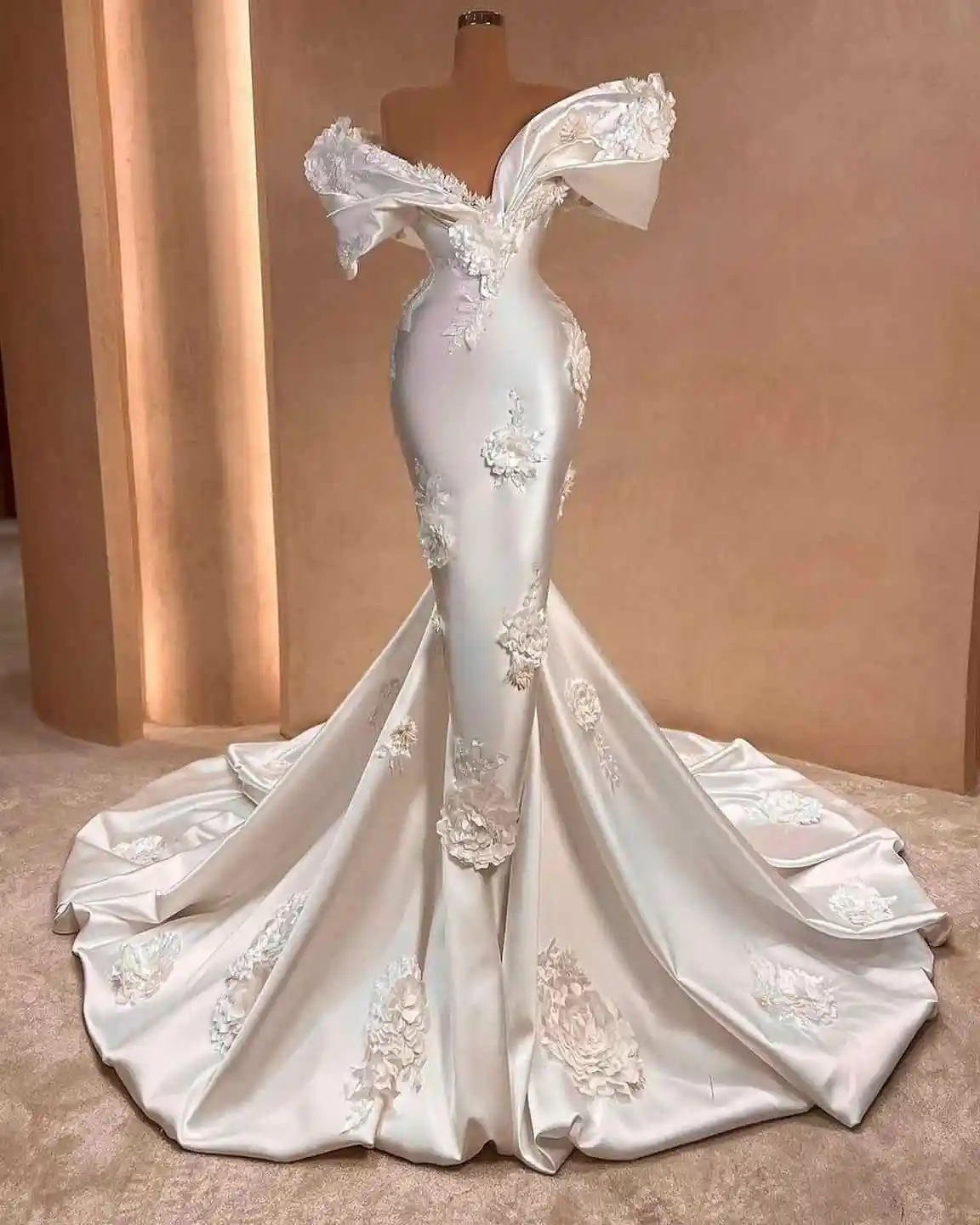 Unique Wedding Dresses Bridal Gowns With V-Neck Special Design 3D Flower Customized Bride Dress robe de mariée