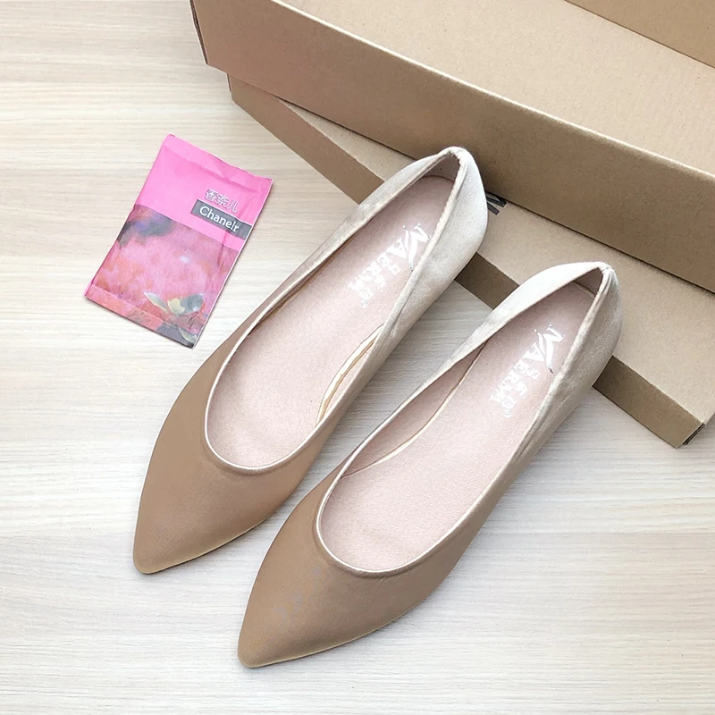 Women Flats Pointed Toe Solid Color Silk Cloth Flat Heel Shoes for Ladies Champagne Gold Rose Red Flats Simple Basic 33 34 42 43