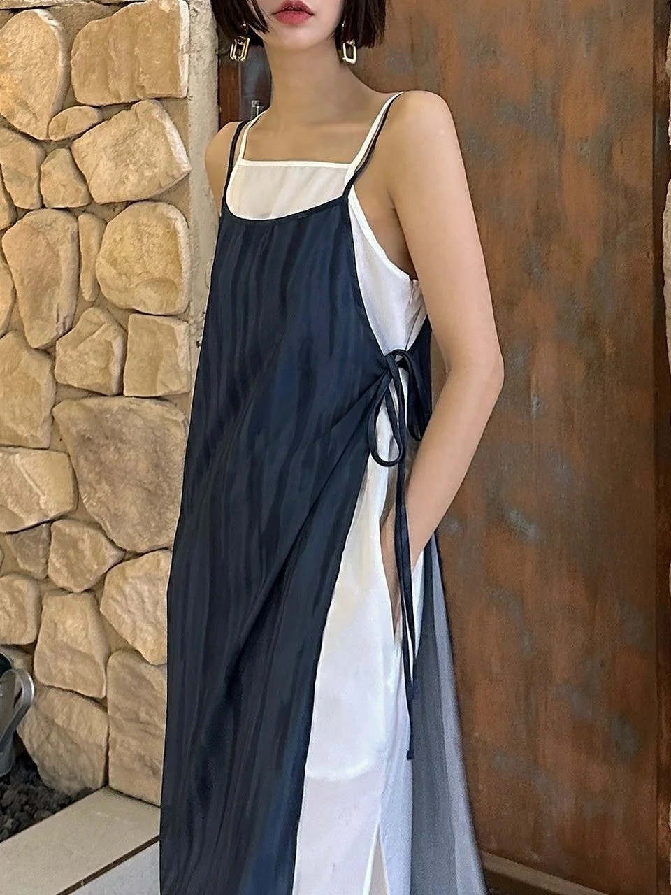 여성용 벨트 스트랩이 있는 세련된 투피스 드레스 여름 빈티지 사이드 슬릿 롱 스커트 개성있는 스플라이싱 디자인 출퇴근 스타일