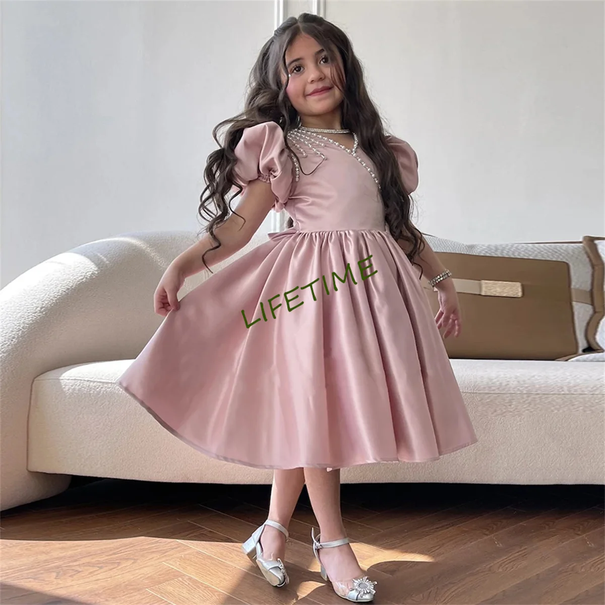 

Princess Flower Girl Dress for Pageant Short Sleeves V Neck Pearls A Line Satin Birthday Party Gown Saudi Arab Communion Dresses